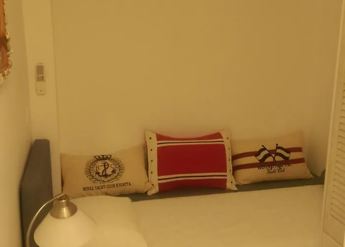 Waterfront Luxury Semesterbostad Agioi Theodoroi (Corinthia)