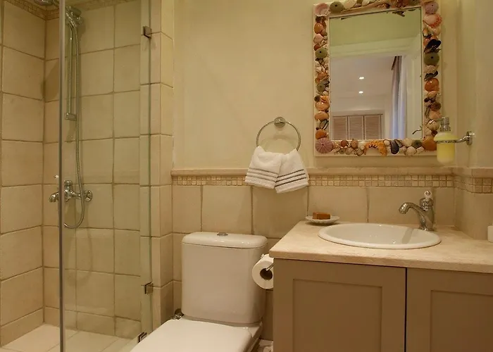 Semesterbostad Waterfront Luxury Agioi Theodoroi (Corinthia)